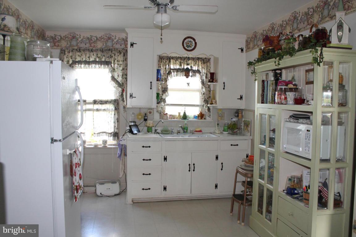 1575 South Colebrook Road Manheim, PA 17545 - Photo 4 of 19