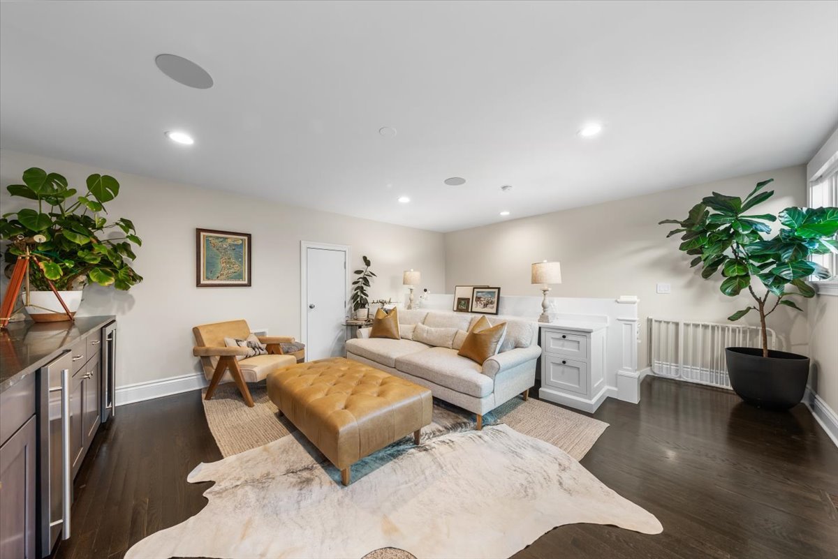 Undisclosed Address Chicago, IL 60622 - Photo 29 of 41 a living room with furniture a potted plant and a lamp