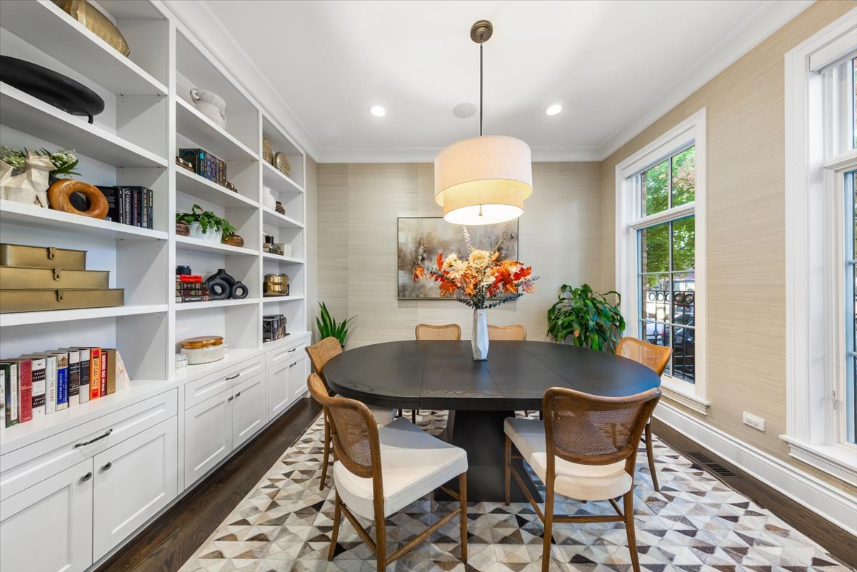 Undisclosed Address Chicago, IL 60622 - Photo 4 of 41 a dining room with furniture and a potted plant