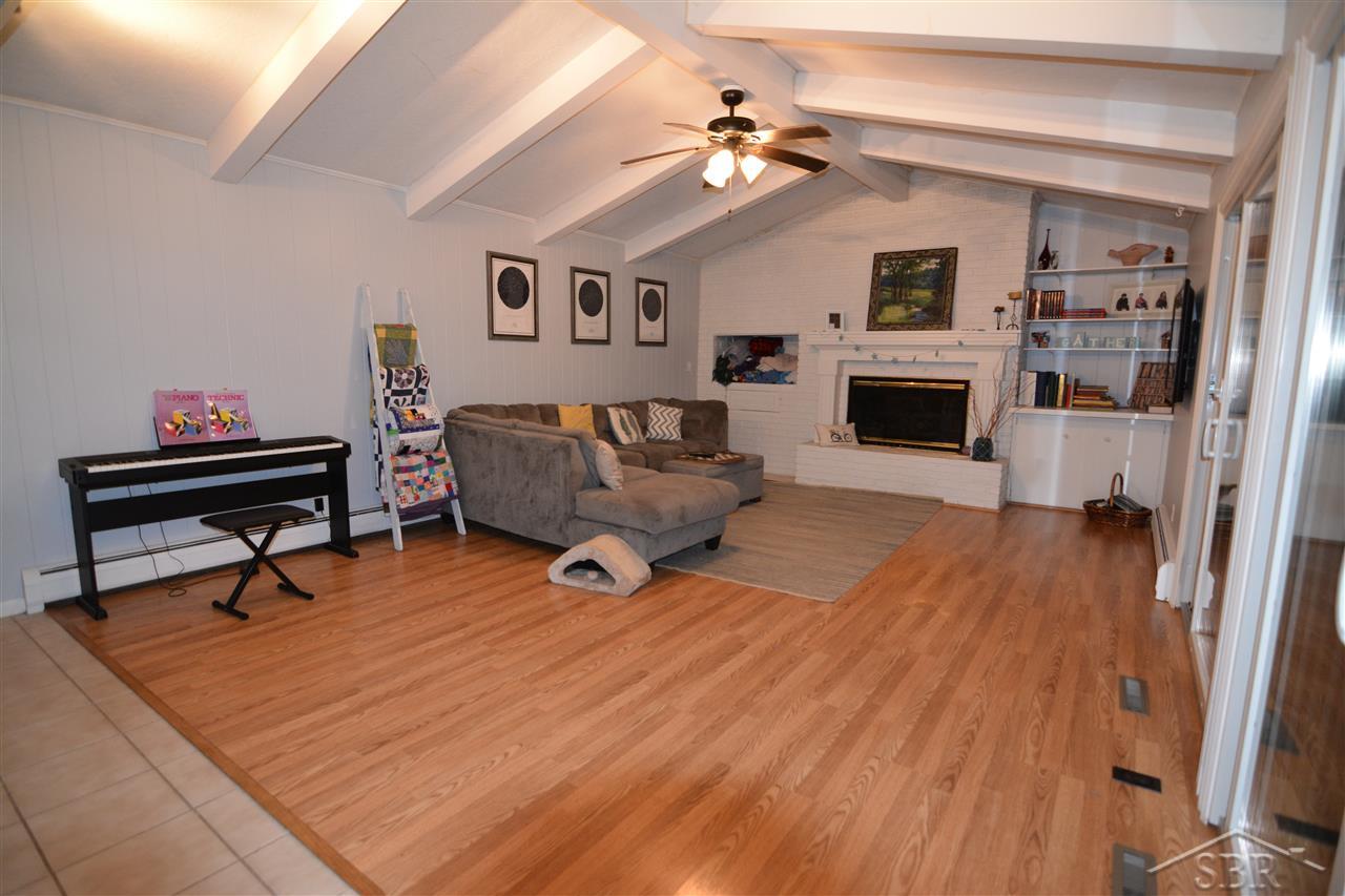 6460 North River Road Freeland, MI 48623 - Photo 13 of 42 31393012-12.JPG