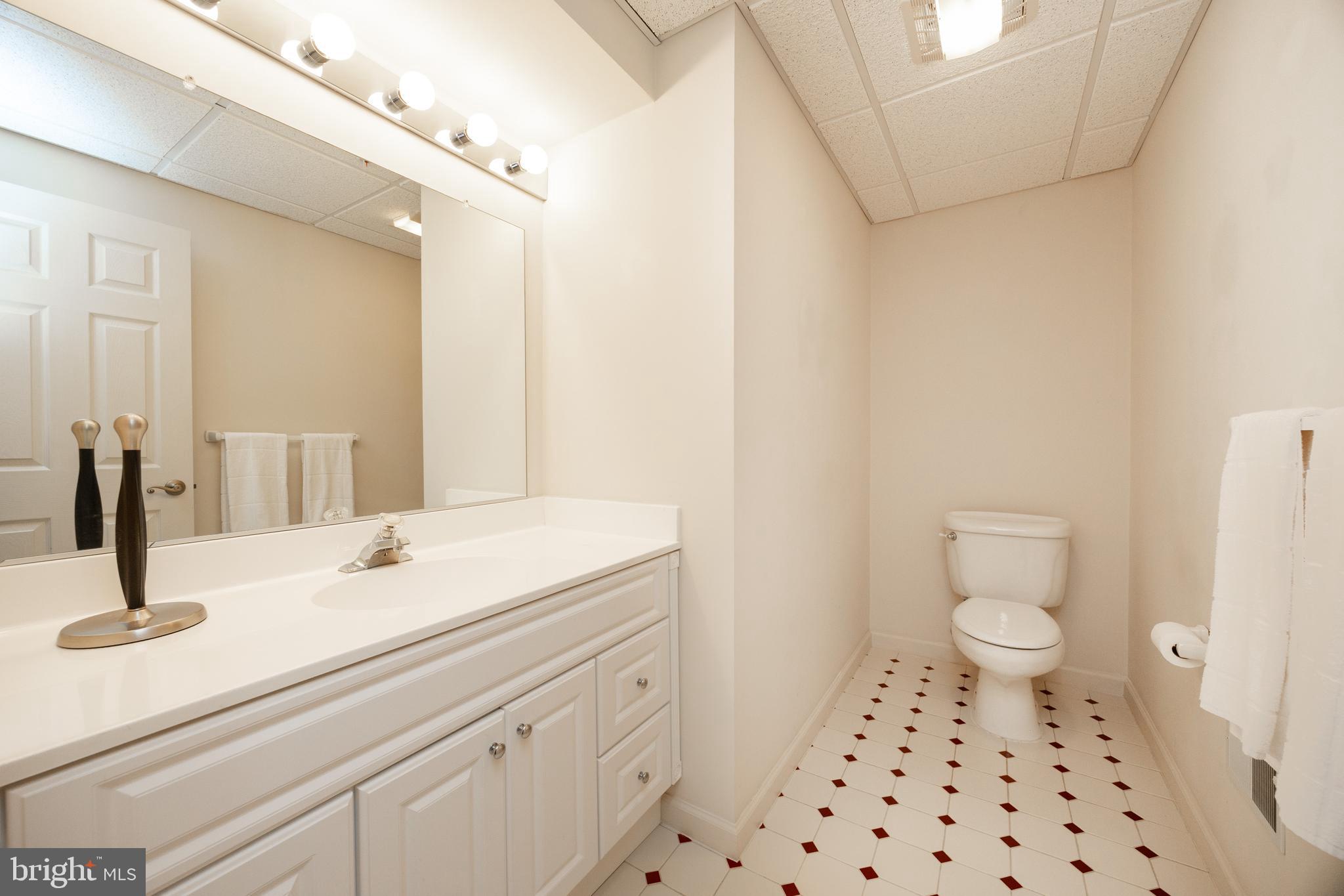 1433 Country Club Drive Springfield, PA 19064 - Photo 25 of 32 Lopwer Level Powder Room