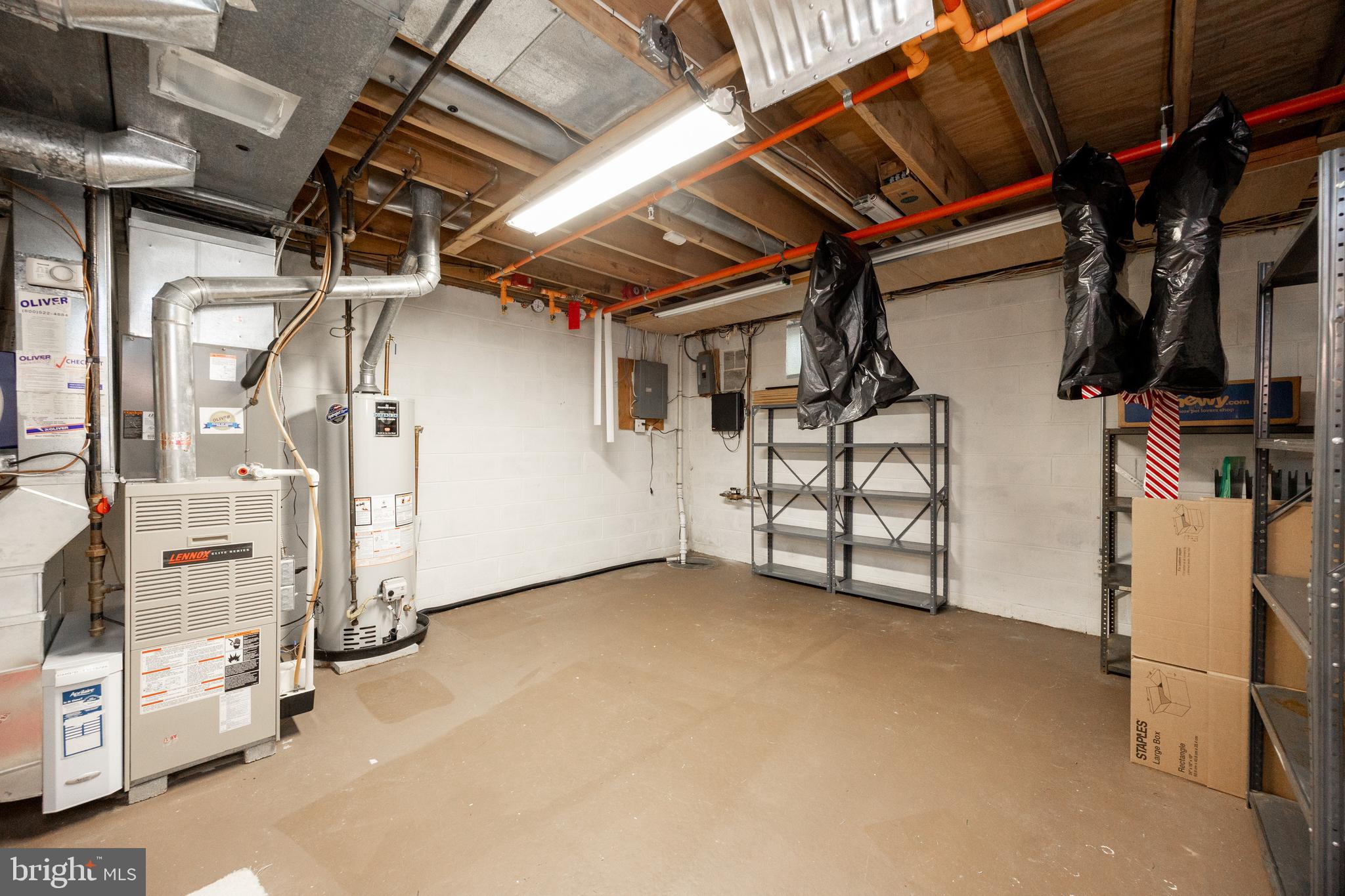 1433 Country Club Drive Springfield, PA 19064 - Photo 28 of 32 Utility Room/ Workshop with sink