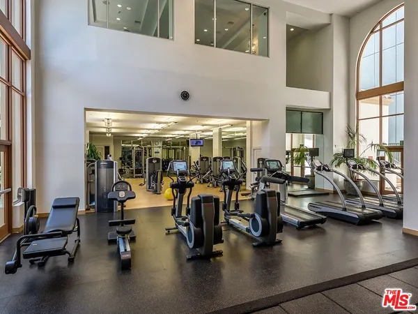 $6,995 | 1040 Glendon Avenue, Unit 4184, Los Angeles, CA 90024