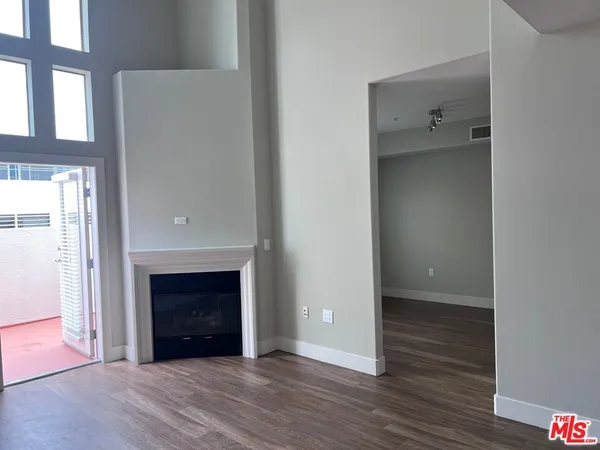 $6,995 | 1040 Glendon Avenue, Unit 4184, Los Angeles, CA 90024