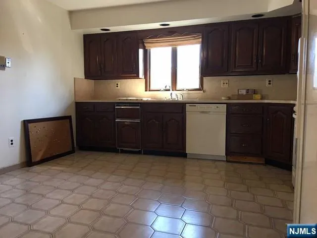 $3,500 | 422 1st Street, Carlstadt, NJ 07072