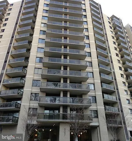 $2,900 | 307 Yoakum Parkway, Unit 310, Alexandria, VA 22304