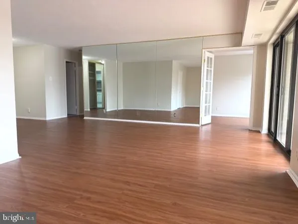 $2,900 | 307 Yoakum Parkway, Unit 310, Alexandria, VA 22304