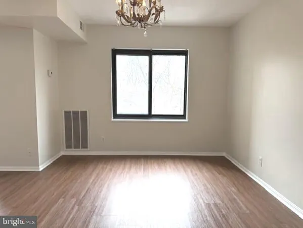 $2,900 | 307 Yoakum Parkway, Unit 310, Alexandria, VA 22304