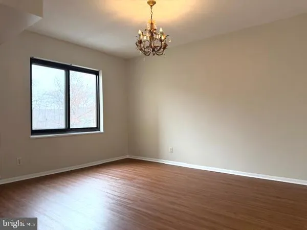 $2,900 | 307 Yoakum Parkway, Unit 310, Alexandria, VA 22304