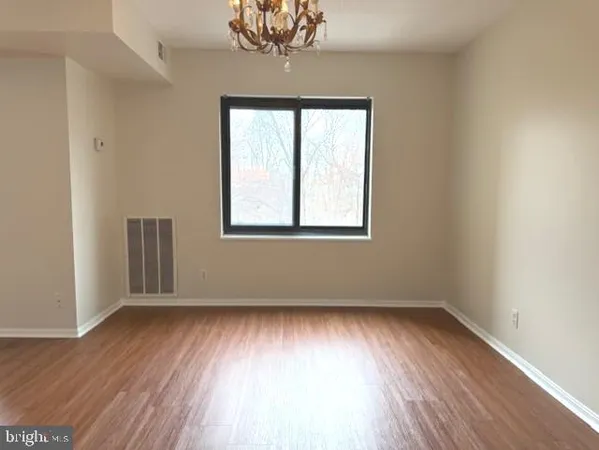 $2,900 | 307 Yoakum Parkway, Unit 310, Alexandria, VA 22304
