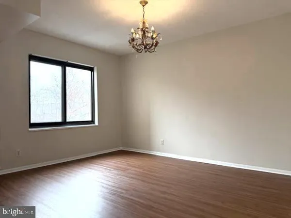 $2,900 | 307 Yoakum Parkway, Unit 310, Alexandria, VA 22304