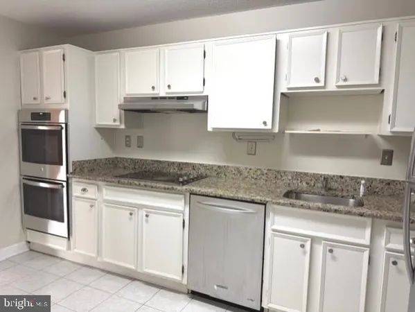 $2,900 | 307 Yoakum Parkway, Unit 310, Alexandria, VA 22304