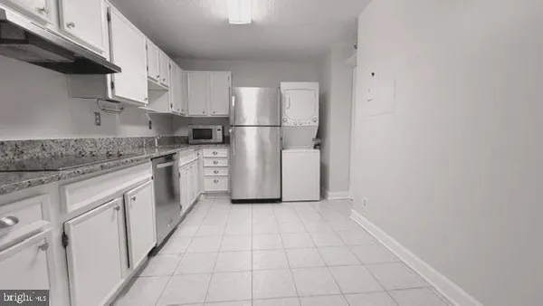 $2,900 | 307 Yoakum Parkway, Unit 310, Alexandria, VA 22304