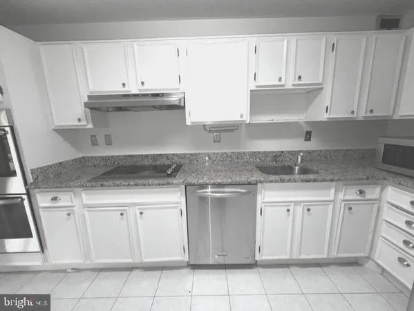 $2,900 | 307 Yoakum Parkway, Unit 310, Alexandria, VA 22304