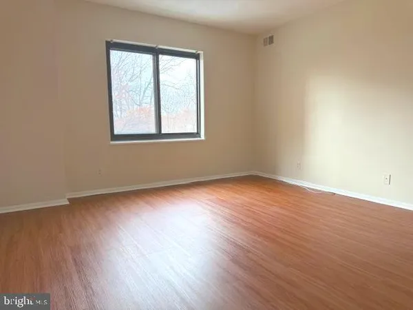 $2,900 | 307 Yoakum Parkway, Unit 310, Alexandria, VA 22304