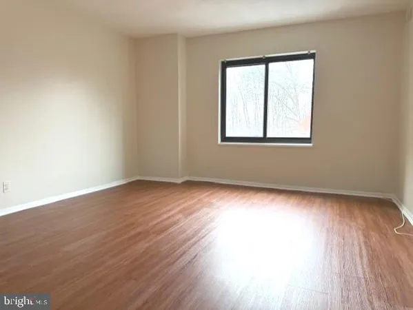 $2,900 | 307 Yoakum Parkway, Unit 310, Alexandria, VA 22304