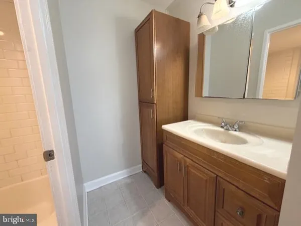 $2,900 | 307 Yoakum Parkway, Unit 310, Alexandria, VA 22304