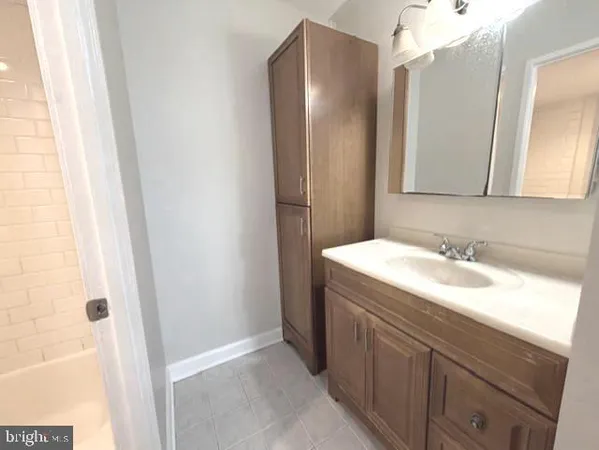 $2,900 | 307 Yoakum Parkway, Unit 310, Alexandria, VA 22304