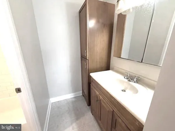 $2,900 | 307 Yoakum Parkway, Unit 310, Alexandria, VA 22304