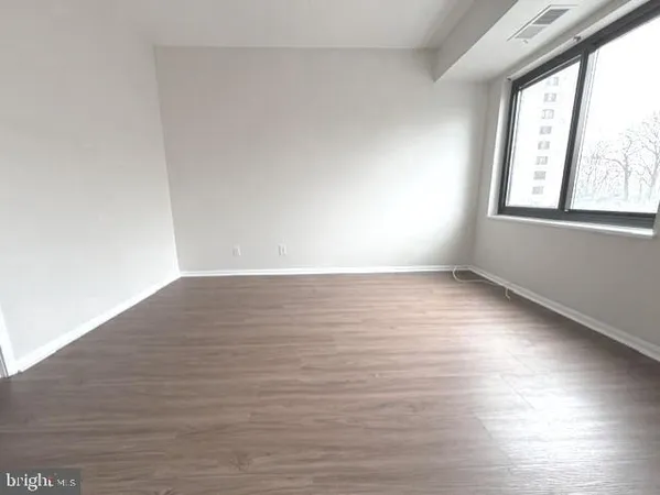 $2,900 | 307 Yoakum Parkway, Unit 310, Alexandria, VA 22304