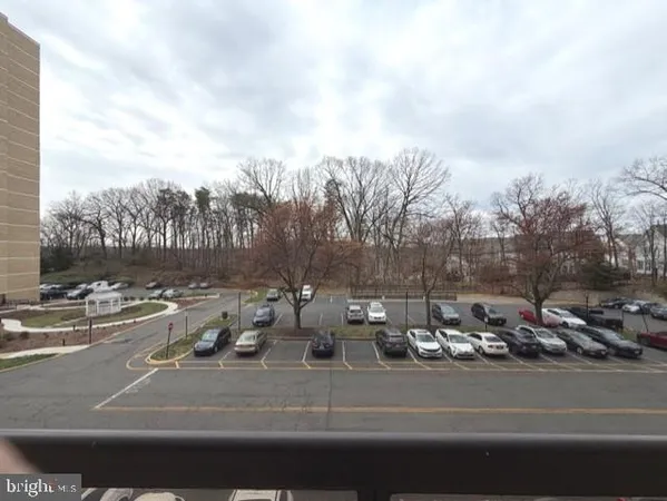 $2,900 | 307 Yoakum Parkway, Unit 310, Alexandria, VA 22304