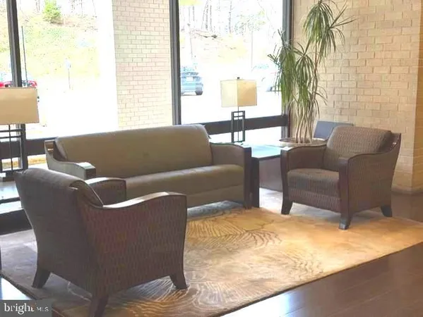 $2,900 | 307 Yoakum Parkway, Unit 310, Alexandria, VA 22304