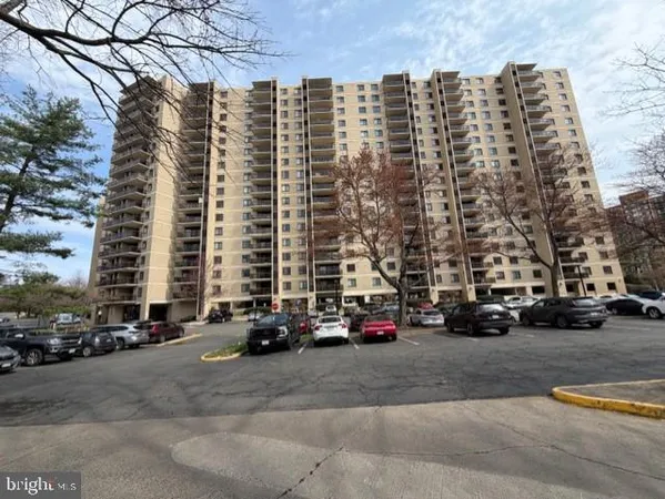$2,900 | 307 Yoakum Parkway, Unit 310, Alexandria, VA 22304
