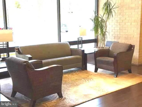 $2,900 | 307 Yoakum Parkway, Unit 310, Alexandria, VA 22304