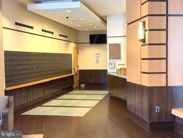 $2,900 | 307 Yoakum Parkway, Unit 310, Alexandria, VA 22304