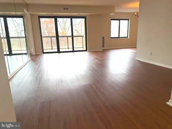 $2,900 | 307 Yoakum Parkway, Unit 310, Alexandria, VA 22304