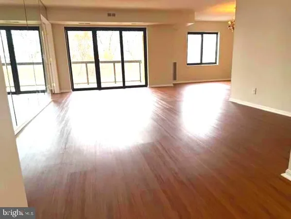 $2,900 | 307 Yoakum Parkway, Unit 310, Alexandria, VA 22304