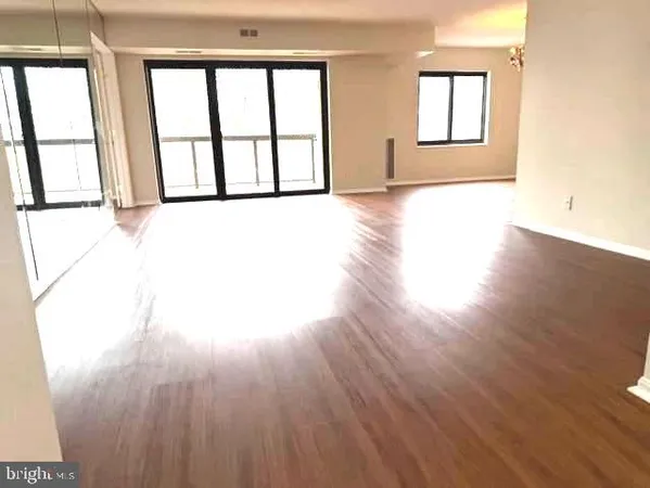 $2,900 | 307 Yoakum Parkway, Unit 310, Alexandria, VA 22304