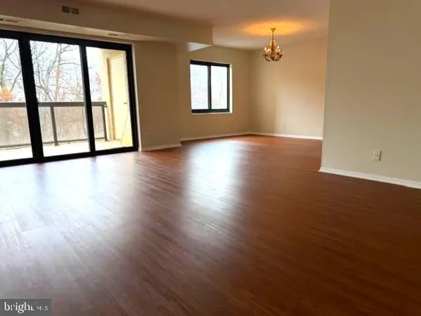 $2,900 | 307 Yoakum Parkway, Unit 310, Alexandria, VA 22304