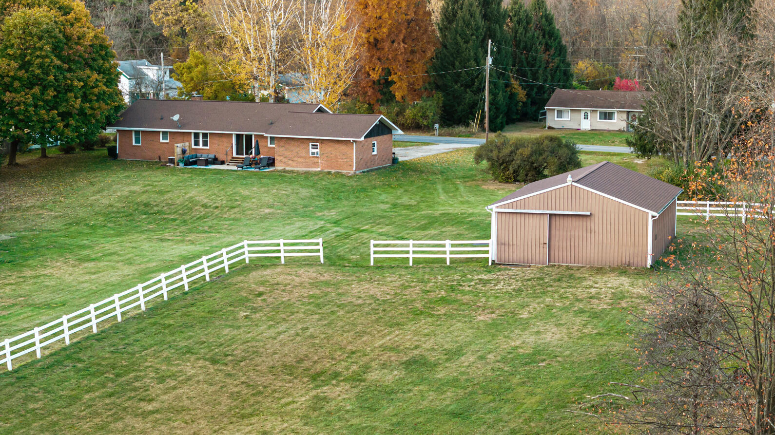 4547 Hendee Road Jackson, MI 49201 - Photo 3 of 34 4547 Hendee Rd Jackson MI 49201 - 0010