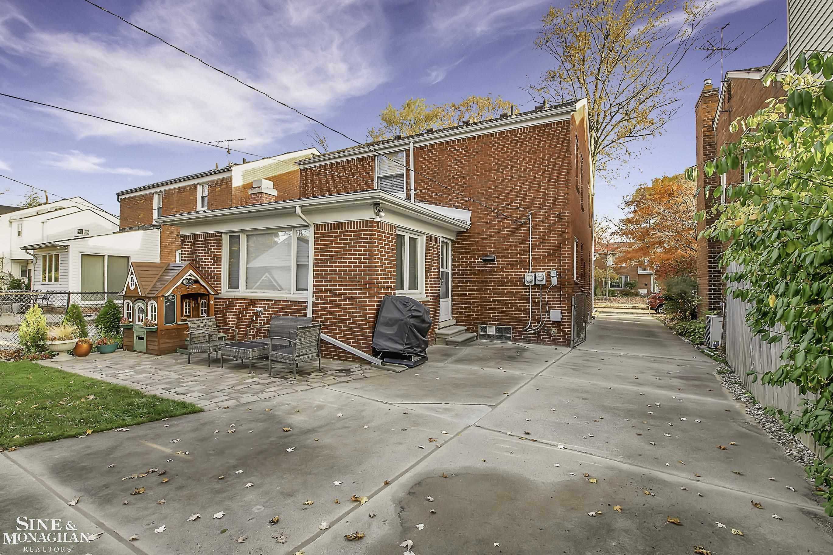 1709 Prestwick Road Grosse Pointe, MI 48236 - Photo 30 of 36 50095595-29.JPG