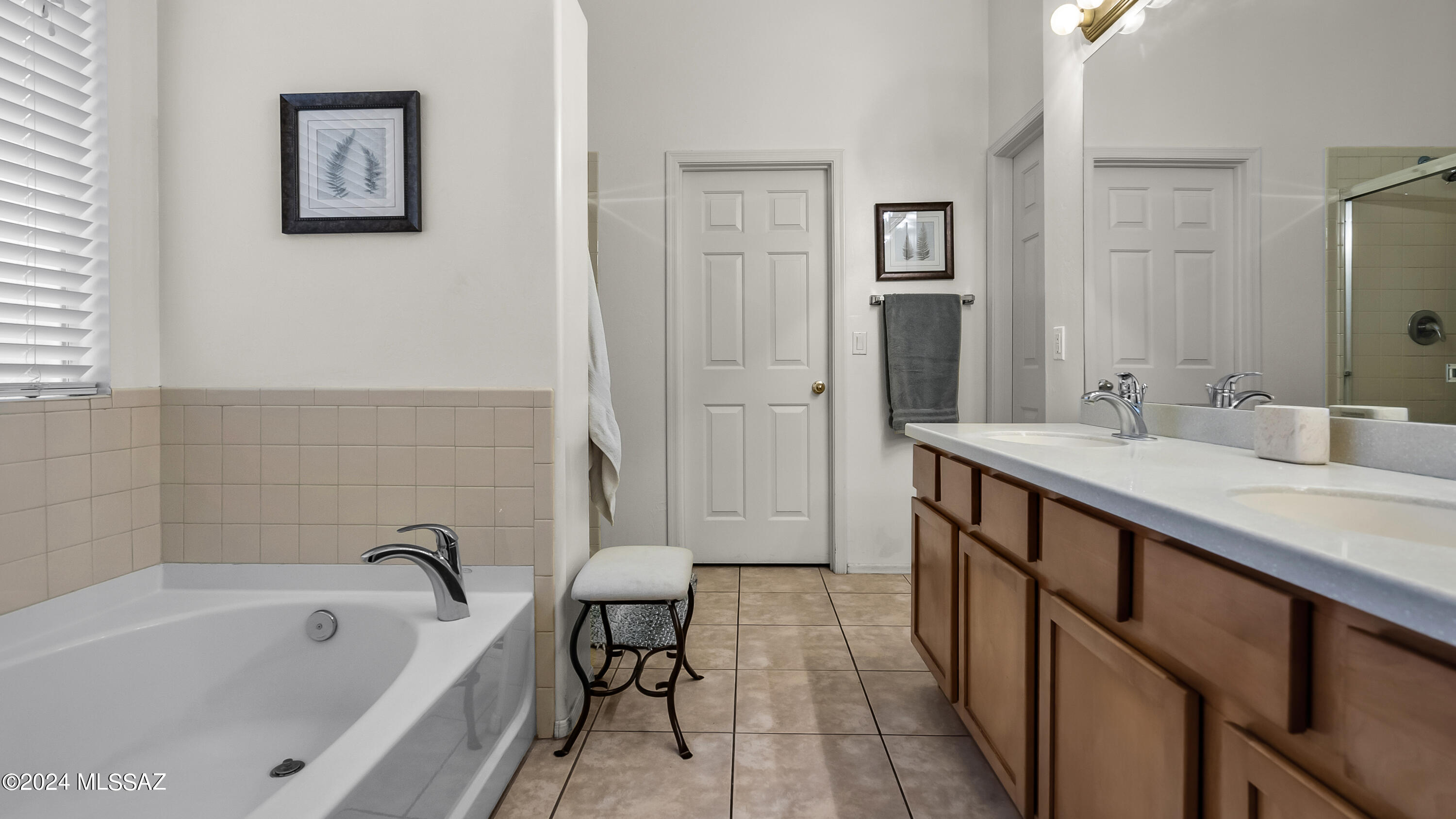 374 Via Capri Rio Rico, AZ 85648 - Photo 28 of 30 a bathroom with a tub sink and mirror