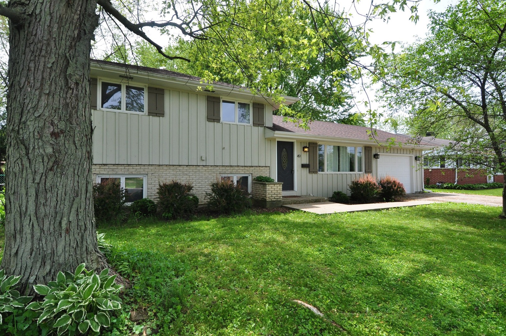 49 Miller Road Lake Zurich, IL 60047 - Photo 17 of 19 a front view of a house with garden