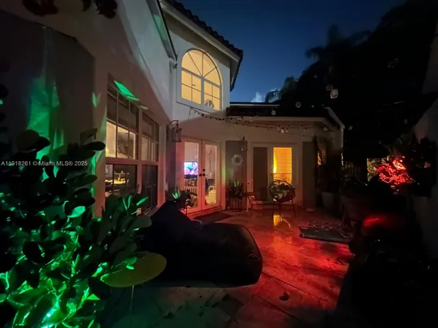 $4,950 | 3070 Allamanda Street, Unit J, Miami, FL 33133