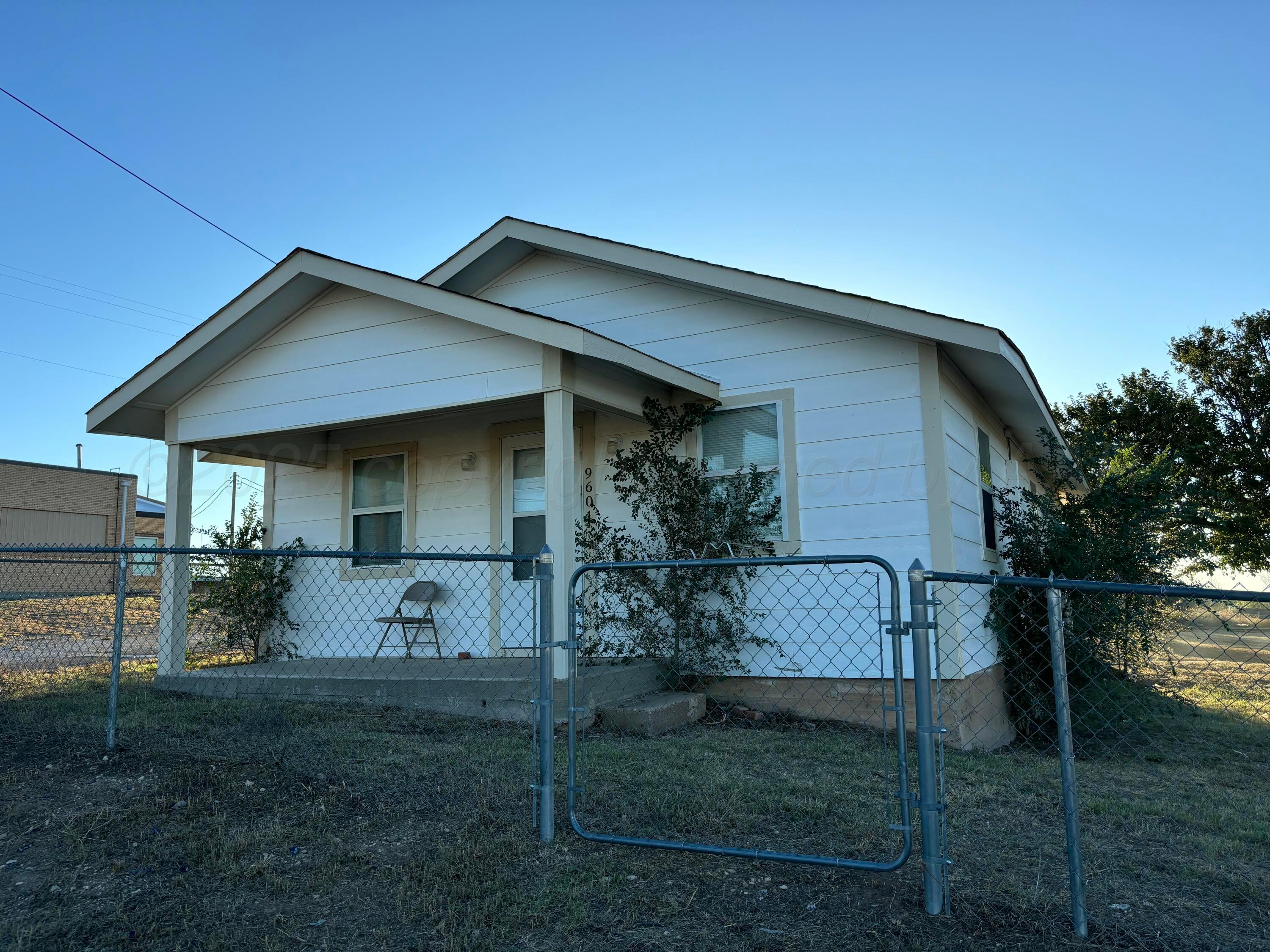 a front view of house with yard