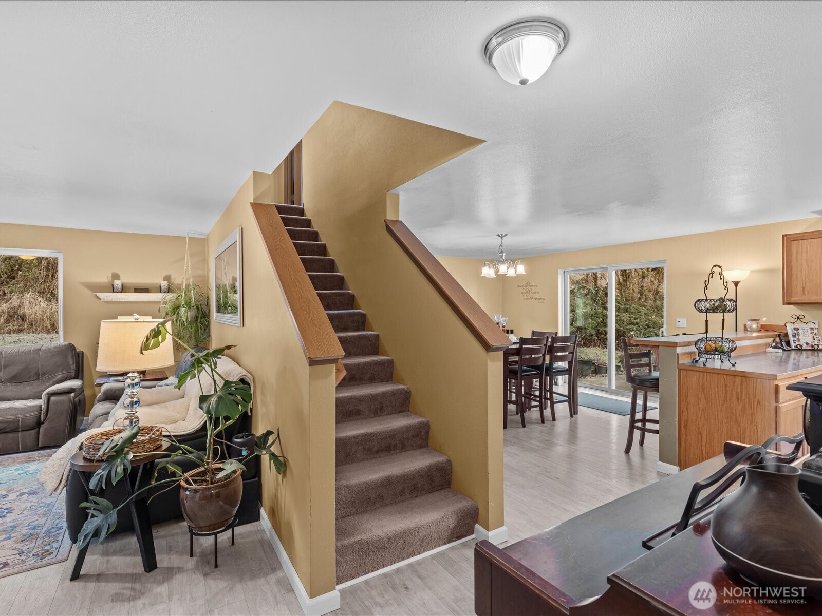 218-38 Bowen Road Mossyrock, WA 98564 - Photo 16 of 40 a living room with furniture and wooden floor