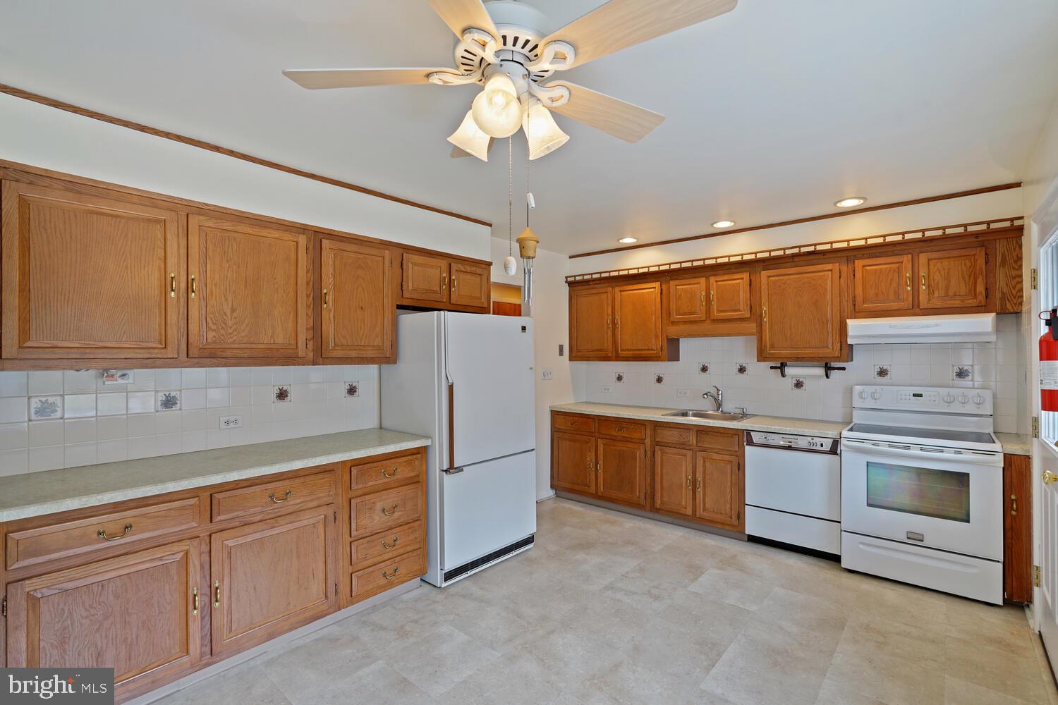 815 Deacon Road Hainesport, NJ 08036 - Photo 8 of 29 Gallery Image 8