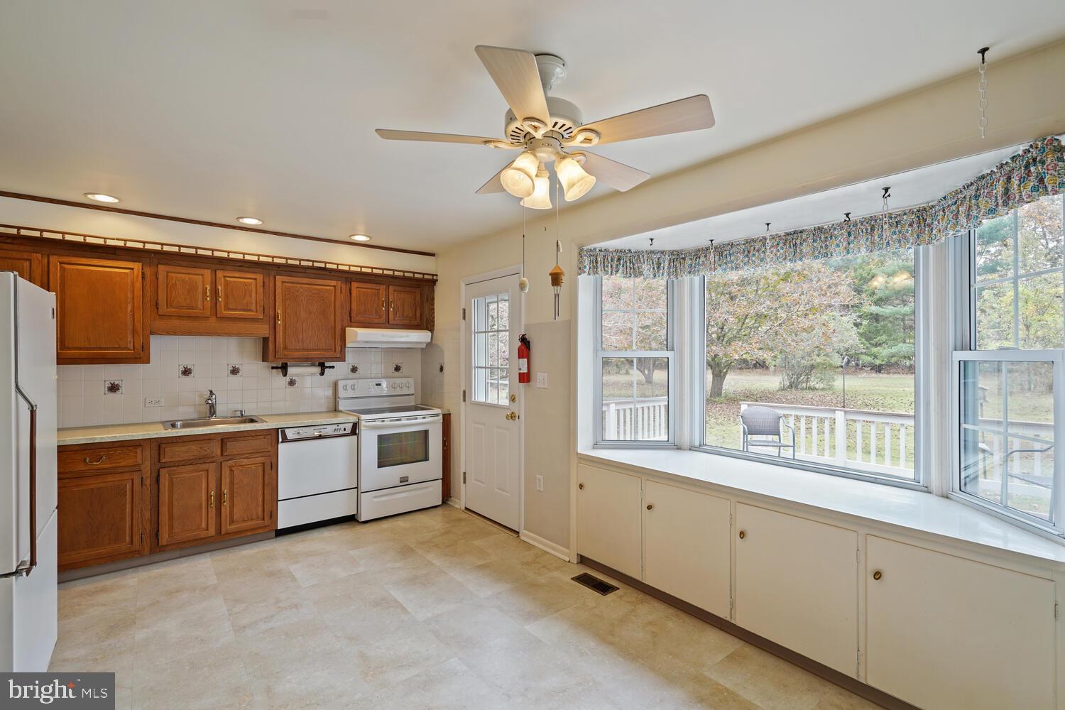 815 Deacon Road Hainesport, NJ 08036 - Photo 9 of 29 Gallery Image 9
