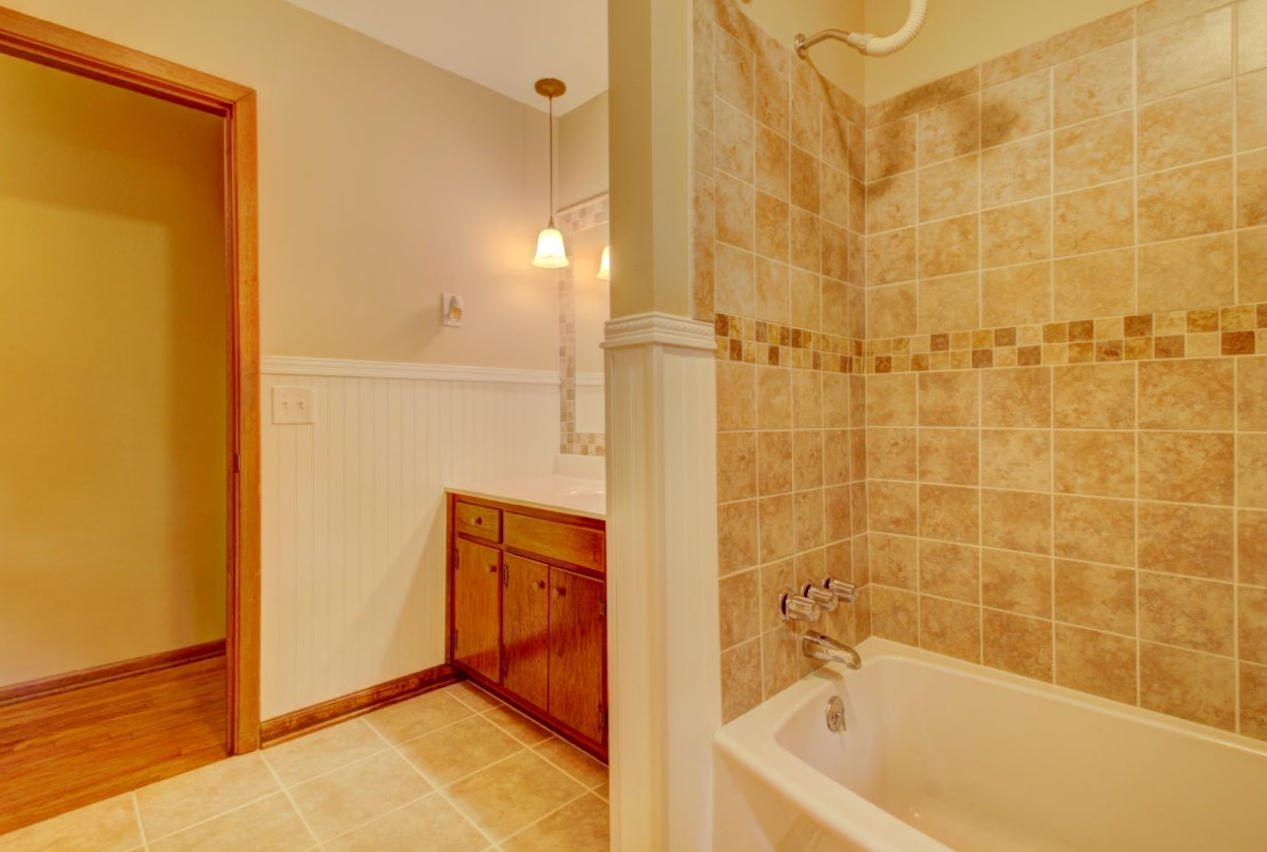 3721 Cherrylog Road Knoxville, TN 37921 - Photo 14 of 35 Hall Bath