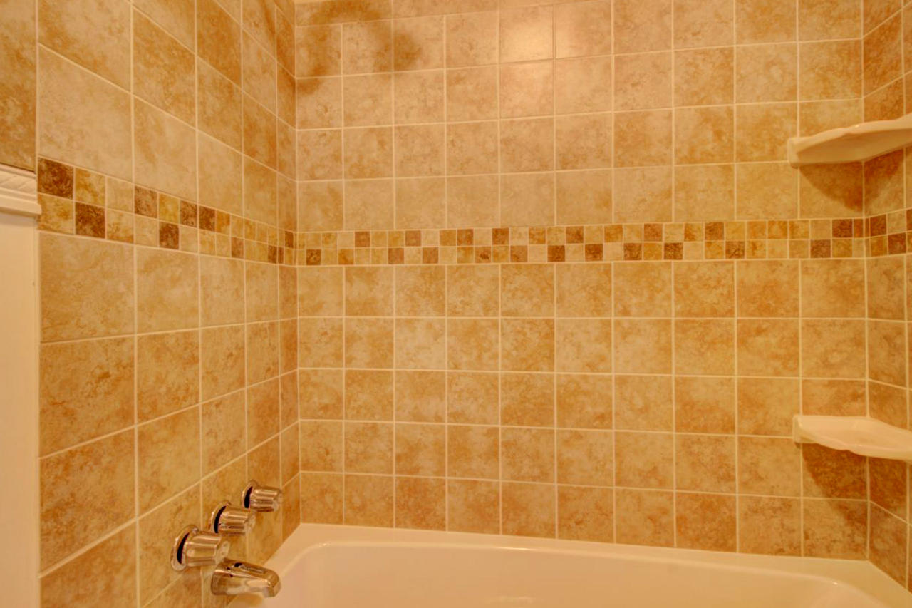 3721 Cherrylog Road Knoxville, TN 37921 - Photo 15 of 35 Custom Tile