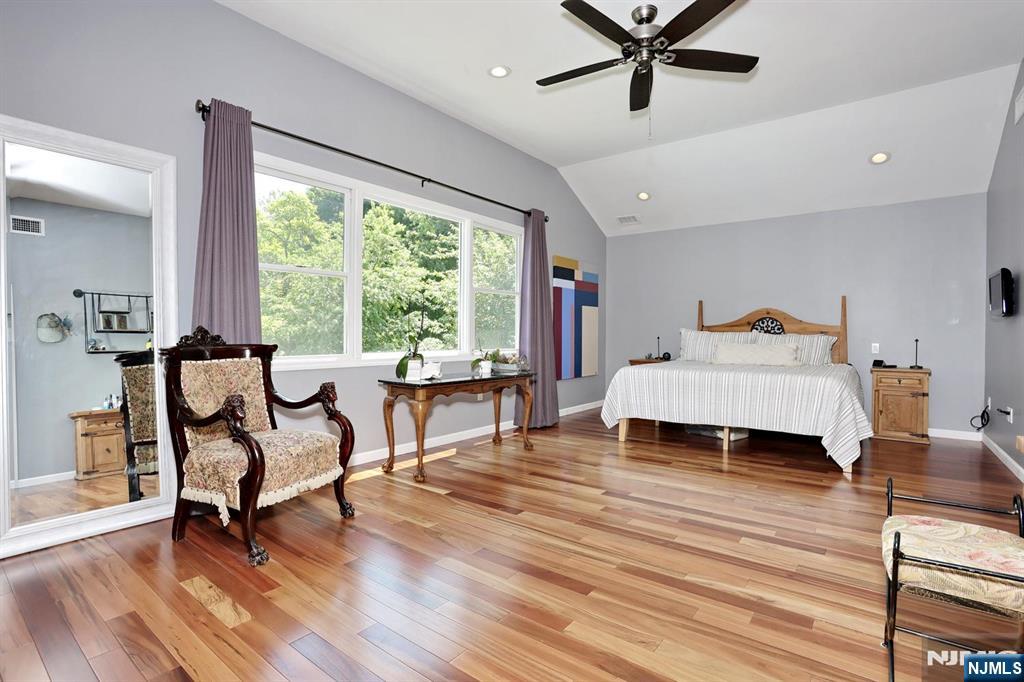 396 Burlington Road Paramus, NJ 07652 - Photo 19 of 46