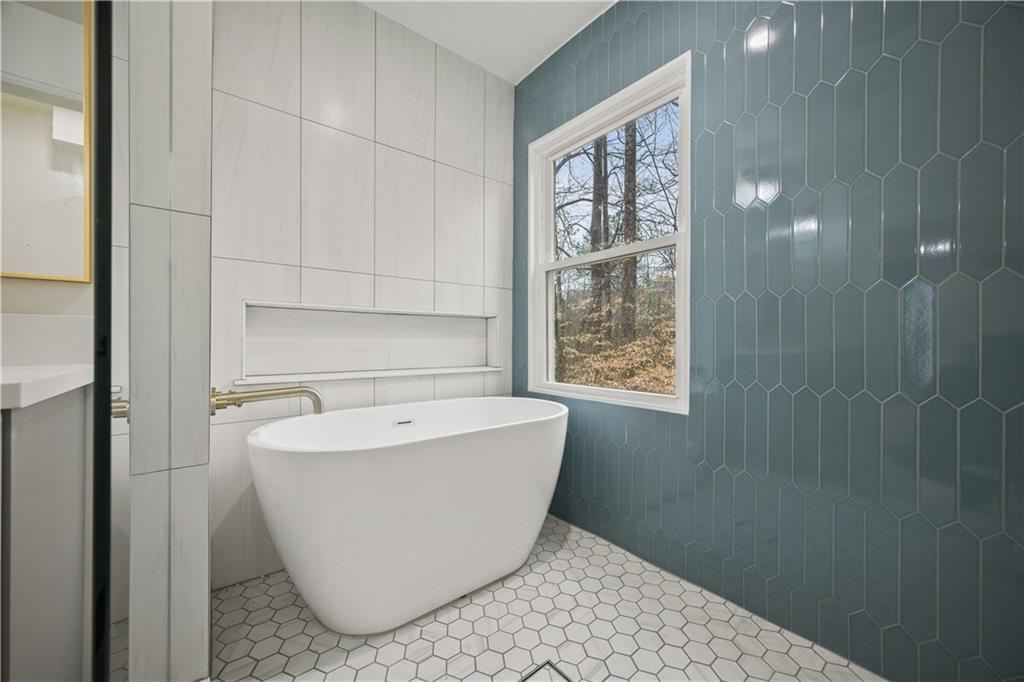 2433 Helmsdale Drive Northeast Atlanta, GA 30345 - Photo 20 of 42 a bathroom with a bathtub and window