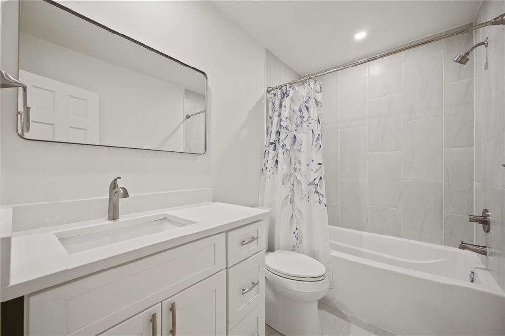 2433 Helmsdale Drive Northeast Atlanta, GA 30345 - Photo 32 of 42 a bathroom with a sink a toilet and a bathtub