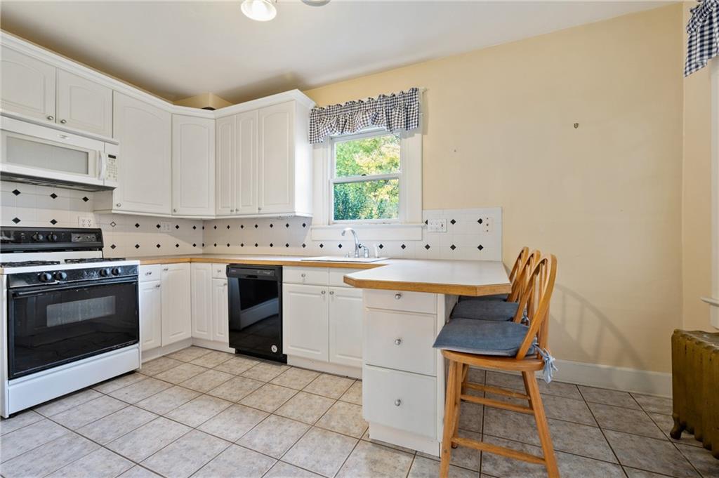 514 Park Road Ambridge, PA 15003 - Photo 9 of 25 a kitchen with a stove a sink and a refrigerator