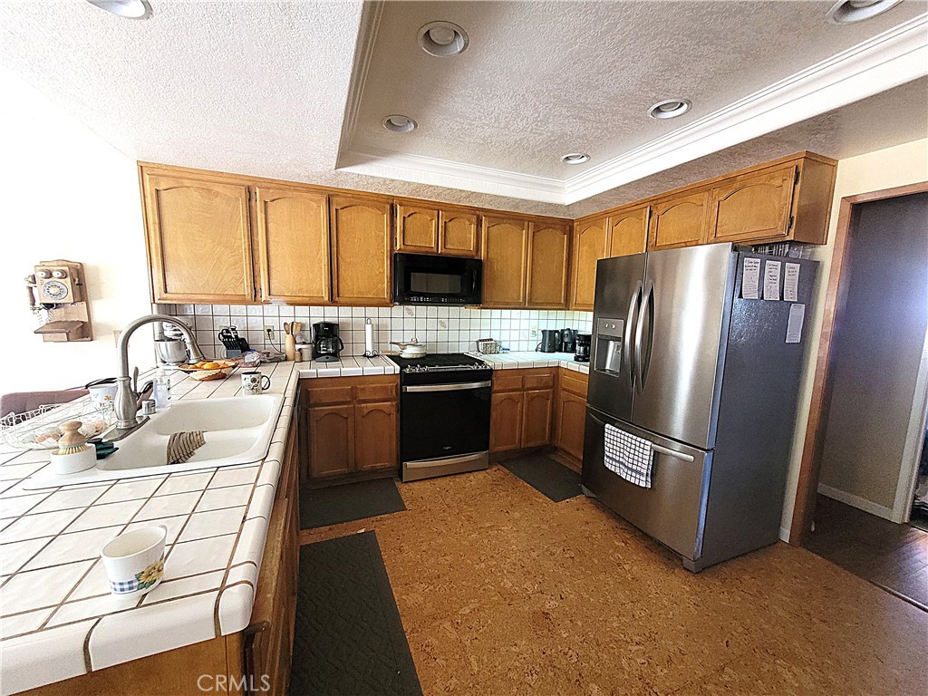 23677 Cahuilla Road Apple Valley, CA 92307 - Photo 12 of 29