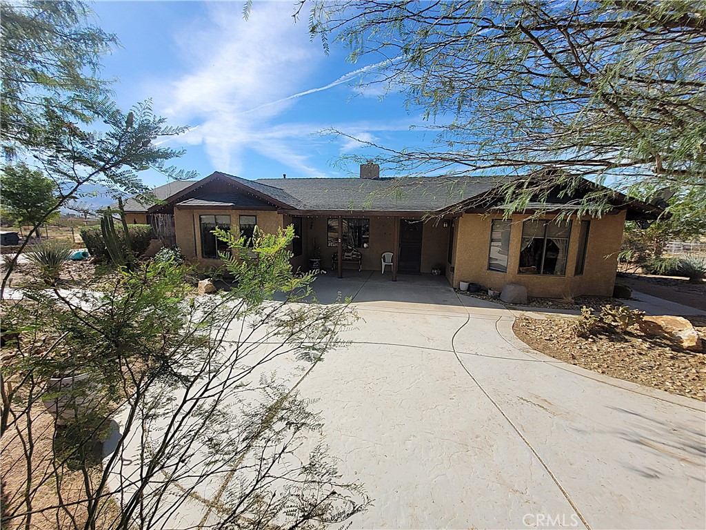 23677 Cahuilla Road Apple Valley, CA 92307 - Photo 2 of 29